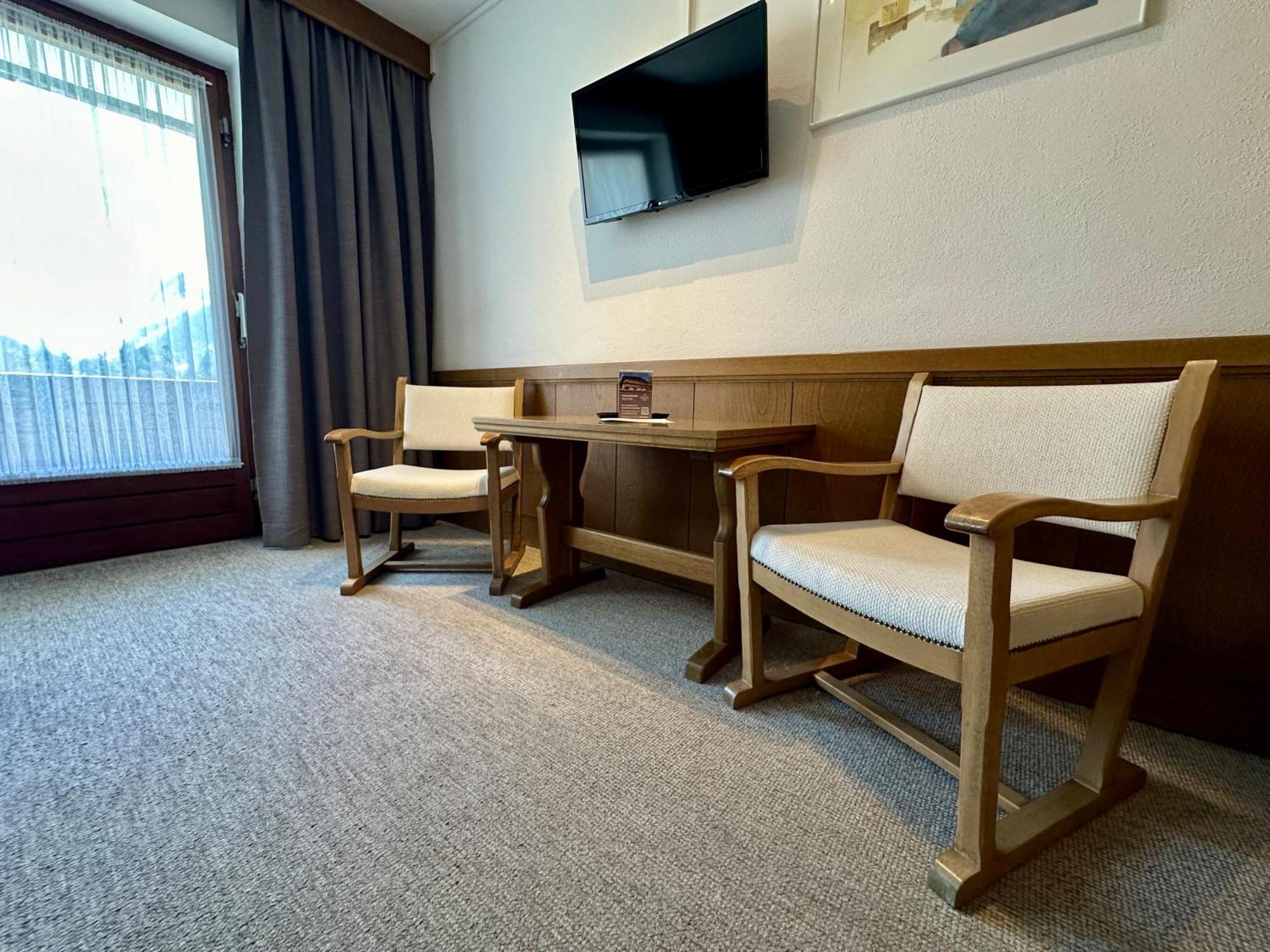 Hotel Zirbenhof Sankt Leonhard im Pitztal Oda fotoğraf