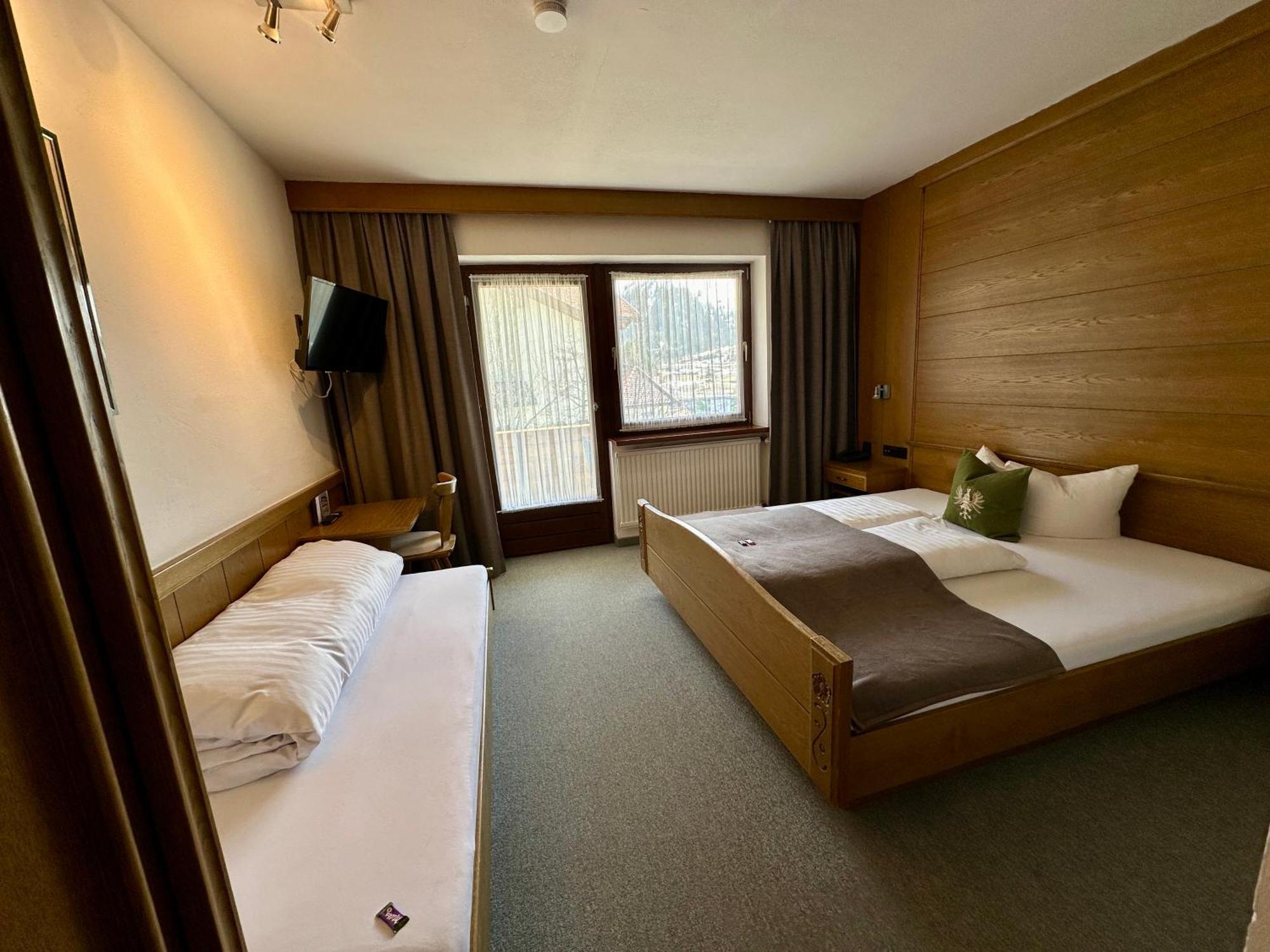 Hotel Zirbenhof Sankt Leonhard im Pitztal Oda fotoğraf
