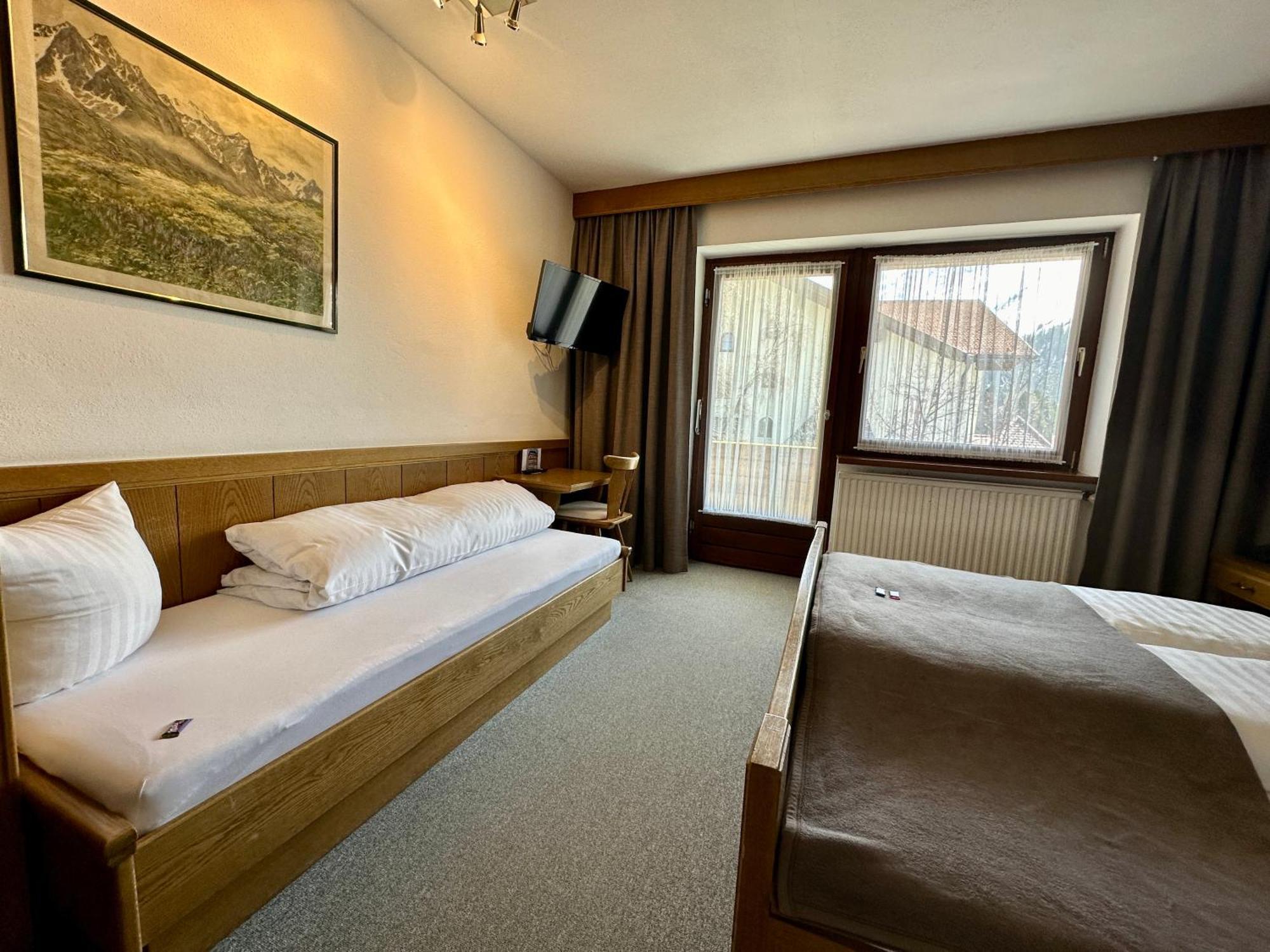 Hotel Zirbenhof Sankt Leonhard im Pitztal Oda fotoğraf