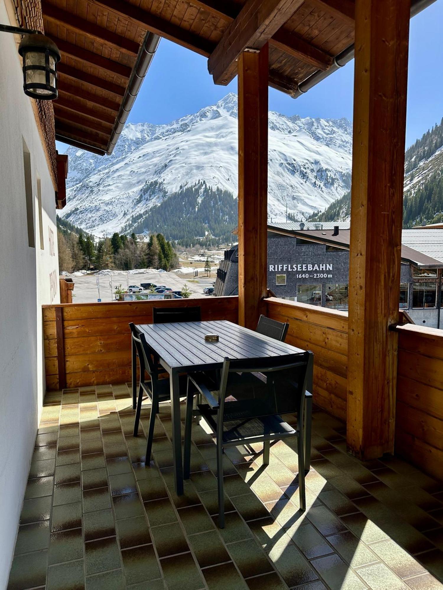 Hotel Zirbenhof Sankt Leonhard im Pitztal Oda fotoğraf